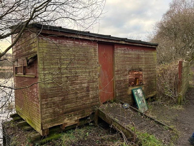Image of bird hide at Gartmorn Dam before  being dismantled 