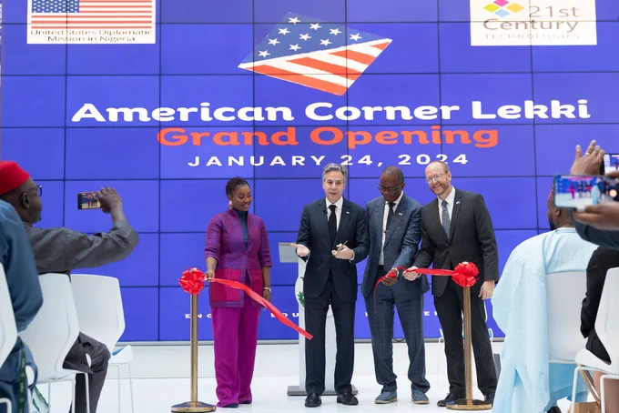 Secretary Blinken participates in a ribbon cutting ceremony for the American Corner Lekki, with Mandela Washington Fellow alumna Dbeloa Deji-Kerunmi, left, 21st Century Technologies Chairman Wale Ajisebutu (second from right) and Consulate General Will Stevens (right) in Lagos, Nigeria.