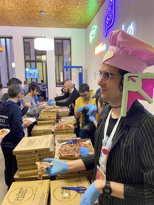 mucha pizza pa repartir en el polo digital