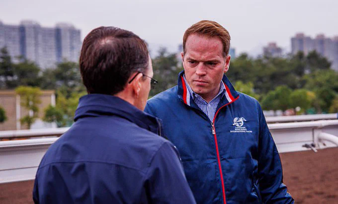 Sporting his snazzy #HKIR jacket, Nick Childs interviews legendary trainer, Aidan O'Brien. Pic courtesy: @A_Evers 