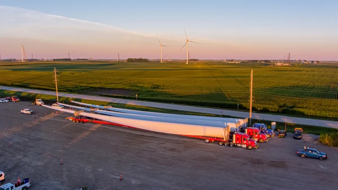 wind turbine blades on trucks