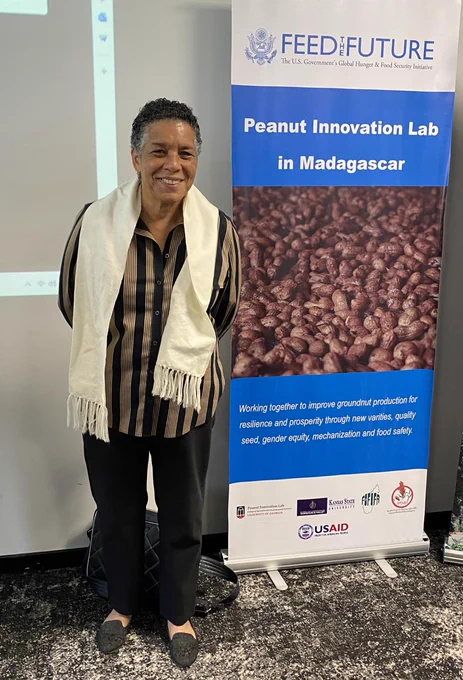 USAID Mission Director Michele Russell launched a new project, called APEMBA, that will help expand and strengthen climate-smart agricultural production in Madagascar under U.S. Feed The Future initiative.