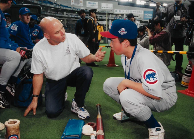 Tom “Otis” Hellmann chats with a Cubs staff member pregame.