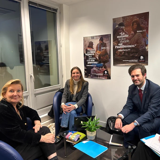 La photo montre Anne Rubinstein, déléguée interministérielle à la prévention et à la lutte contre la pauvreté, Sylvain Reymond, Directeur Général des Entreprises s'engagent et Clara Michielini, Directrice de l'innovation et des partenariats des entreprises s'engagent.