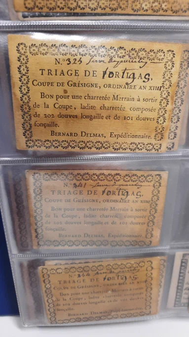 Des bons de transport de bois de Grésigne du début du 19e s. Transformés en cartes à jouer contiennent des informations sur les quantités de bois extraites, leur origine et leur destination.  Une mine ! 