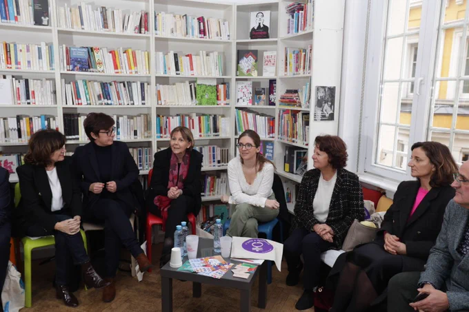 Rencontre avec le planning familial à Strasbourg avec des parlementaires et des soignants 