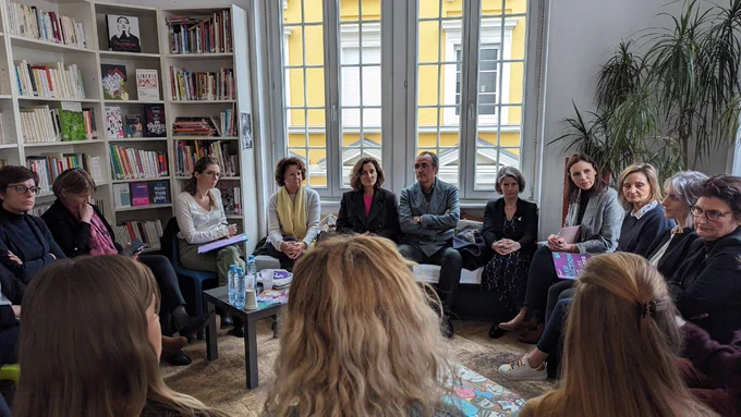 Rencontre avec le planning familial à Strasbourg avec des parlementaires et des soignants 