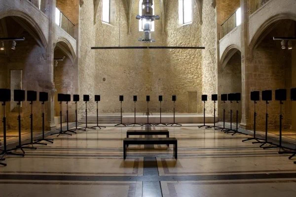 Janet Cardiff   George Bures Miller "The Forty-Part Motet, 2001". 2007 MACBA installation