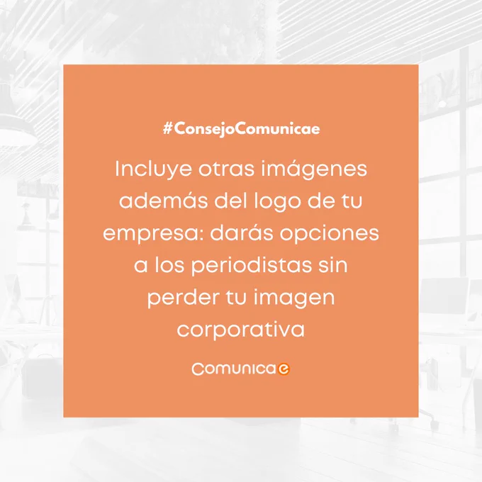 Sobre una foto en blanco y negro y un fondo naranja se puede leer: Consejo Comunicae: Incluye otras imágenes del logo de tu empresa: darás opciones a los periodistas sin perder tu imagen corporativa. Debajo, el logo de Comunicae.