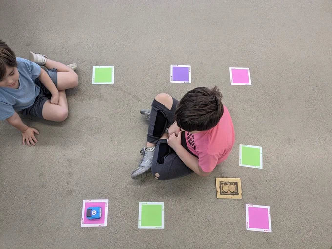 Program Indi to go around a student.