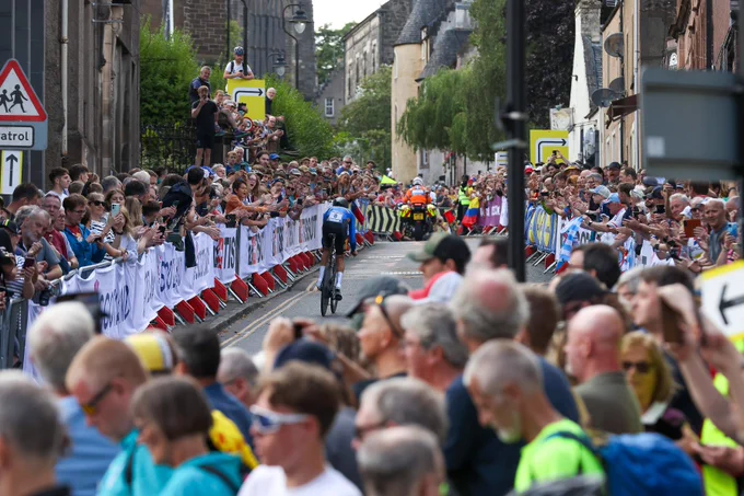 The record crowds in Stirling watching the Individual Time Trials
