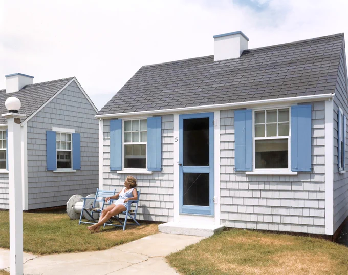 Provincetown, Massachusetts, 1977 | @joelmeyerowitz 