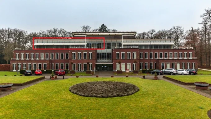 foto nieuwe kantoor, met markering van bovenste verdieping