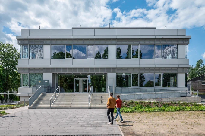 Der Forschungsneubau für Suprafunktionale Architekturen an Biogrenzflächen (SupraFAB) der Freien Universität Berlin