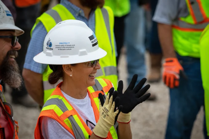 construction worker clapping