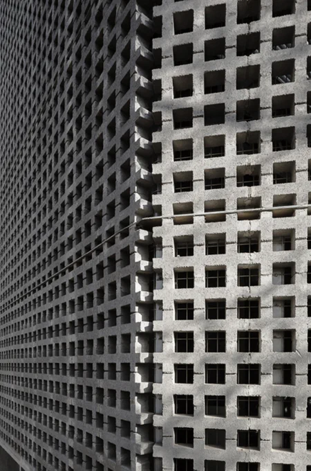 http://www.dezeen.com/2015/10/22/umwelt-concrete-bunker-signal-transmission-hub-television-channel-san-cristobal-hill-andes-santiago-chile/