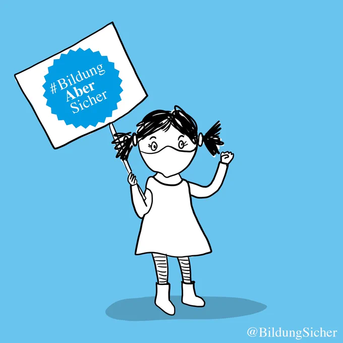 Kind mit Zöpfen und Kleid trägt eine Atemschutzmaske. Mit der rechten Hand hält das Kind ein Schild in die Höhe, auf dem unser Logo zu sehen ist. 