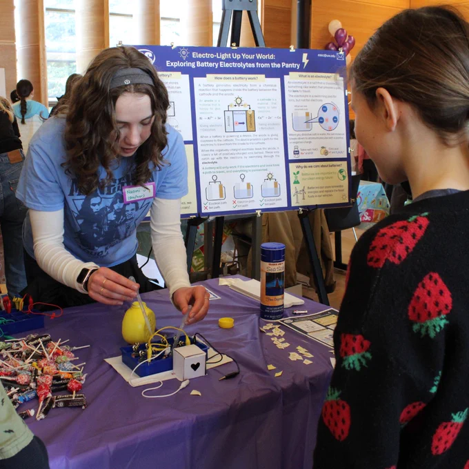 The @UW / @uwengineering  Women in Chemical Engineering hosted their 8th annual "Introduce a Girl" event, focusing on the exciting theme of #FoodScience. This event offered an engaging afternoon of #STEM demonstrations for young girls and gender-expansive individuals.

#UW #WChE
