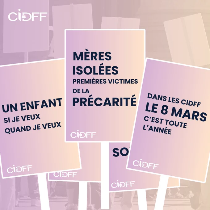 visuel de pancartes de manifestation aux couleurs des CIDFF "Mères isolées premières victimes de la précarité", "Un enfant si je veux quand je veux'", "Dans les CIDFF le 8 mars c'est toute l'année"