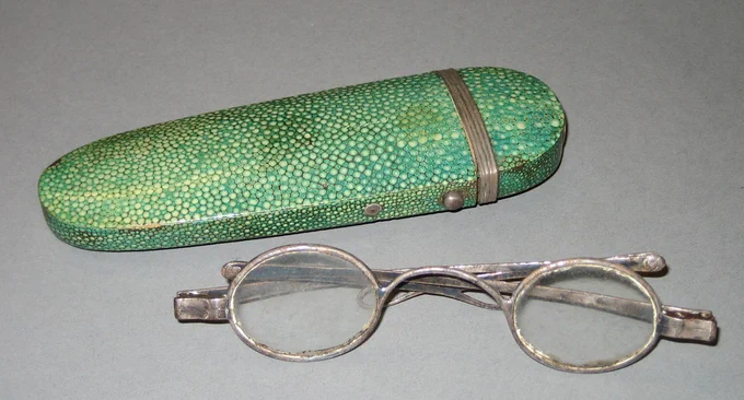 Spectacles and case covered in marine shagreen (ca. 1775-1810, England) from Winterthur Museum. Object numbers 1960.0071 A-B.