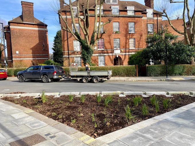 We've planted 2 Rain Gardens #SuDS, covering 23m² & home to over 170 plants, in partnership with the London Borough of Camden! 

These gardens are more than just beautiful spaces:
💧 They offer effective floodwater drainage,
🌿 Create green havens for biodiversity,
🌼 And present a win-win solution for our community.