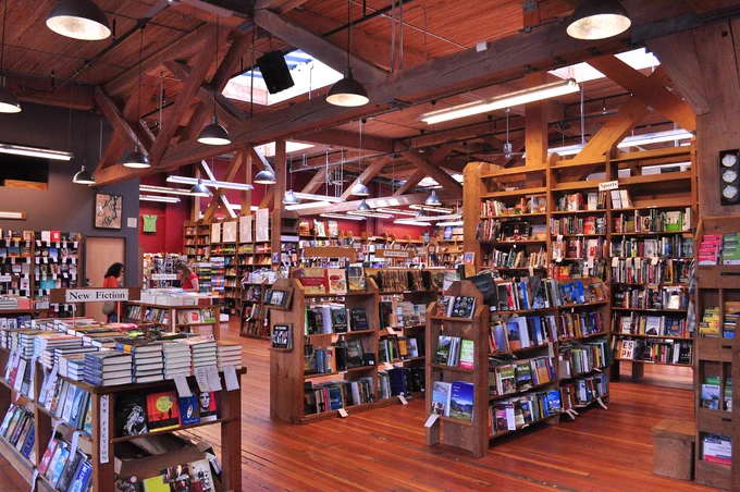 Elliott Bay Book Company. Photo by Joe Mabel.