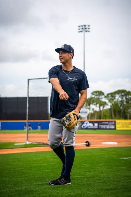 Anthony Volpe warms up by throwing prior to the Yankees spring training game against the Mets.