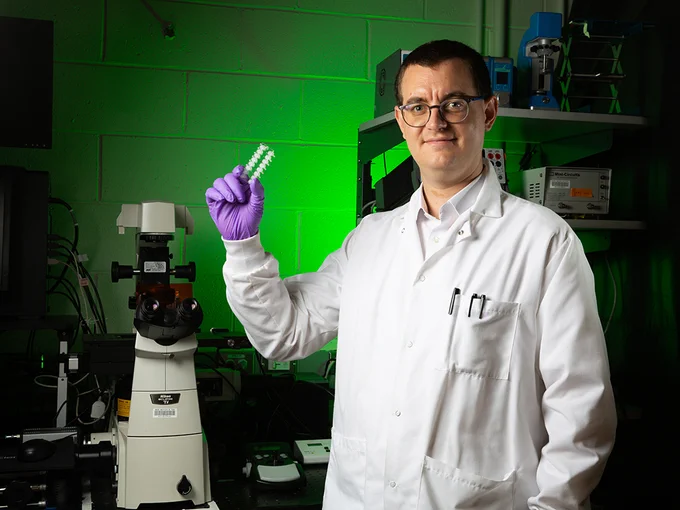 Jonathan in the lab 