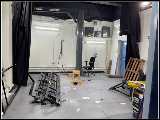 And empty, and messy, microscope lab