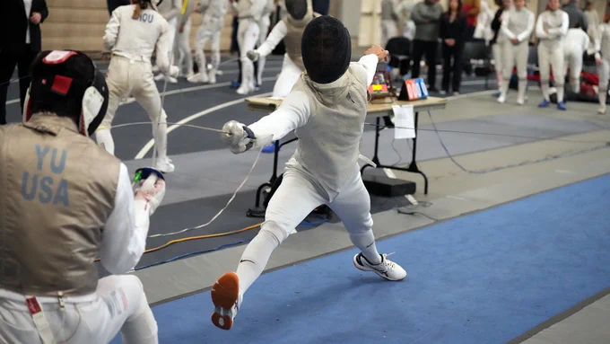 Henry Zhang lunging toward his opponent