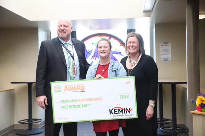 Randi Glaser with WDMCS Superintendent Dr. Matt Adams and Walnut Creek Principal Dr. Kim Davis.