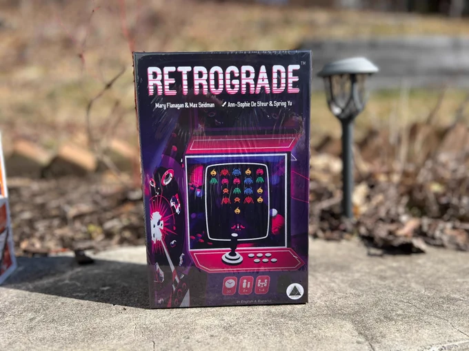Retrograde game box 
