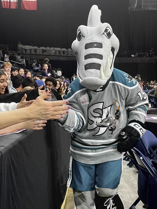 Frenzy High Fiving Fans