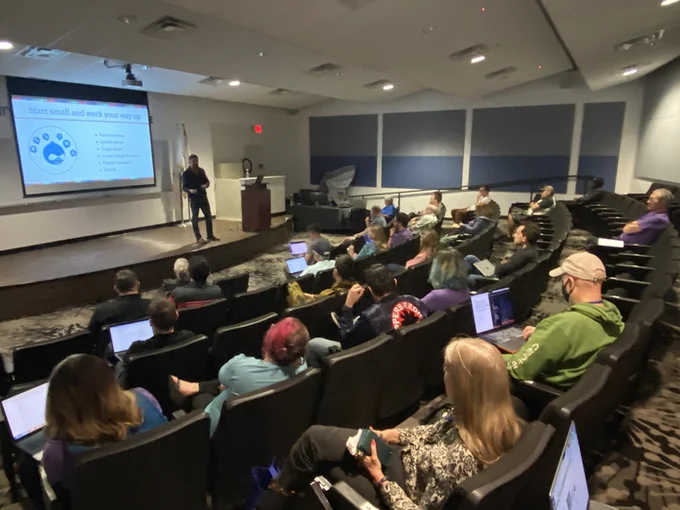 Mike Anello delivering the first time contrib workshop in an auditorium at DrupalCamp Florida