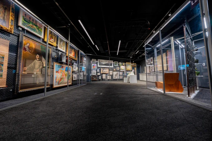 A broad view of glass protecting art