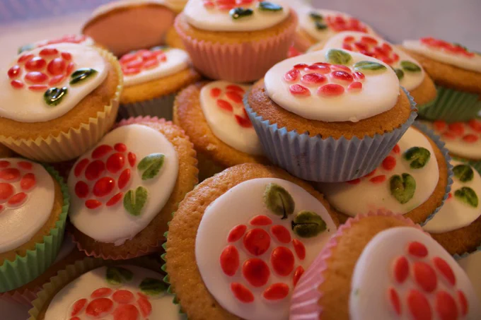 Cupcakes with the raspberry pi logo on it