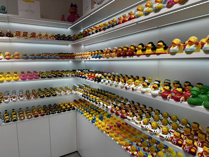 Many rubber ducks