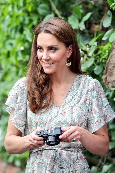 Forto van Kate Middleton die een Lumix LX100 fotocamera vasthoudt.