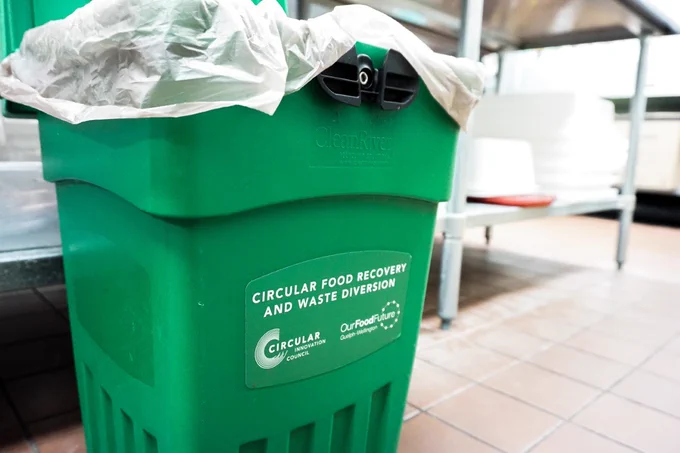 Un bac de compost du Conseil de l’innovation circulaire. 