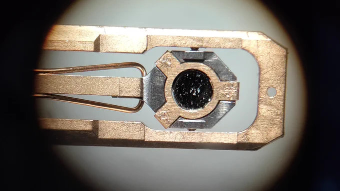 Microscopic image of a sample and holder for TEM experiments.