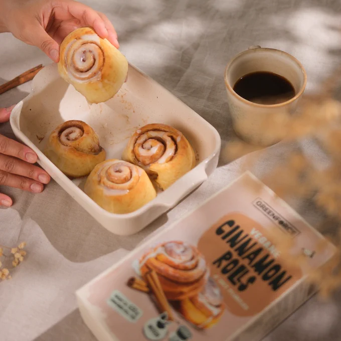 Auf dem Bild sieht man die neuen Cinnamon Rolls von GREENFORCE.