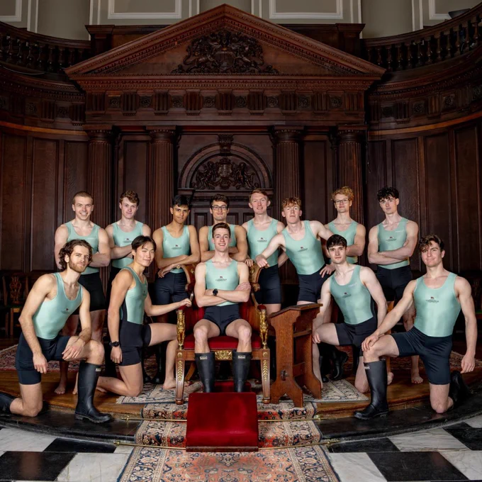 The Men's Lightweight Crew gather together for a group photo.
