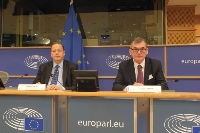 Federico Bricolo, presidente di Veronafiere e Maurizio Danese, amministratore delegato, al Parlamento Europeo per la presentazione di Vinitaly 2024