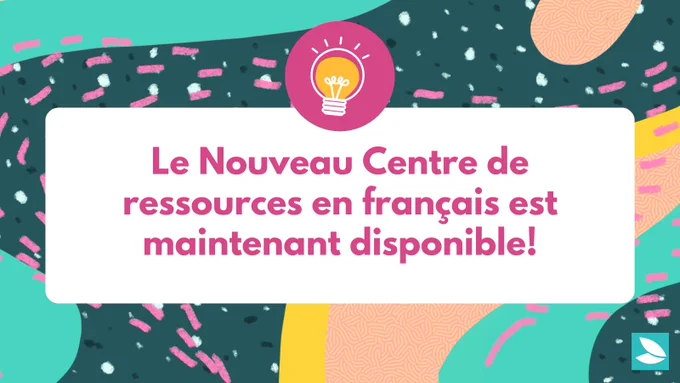 Sur un fond coloré avec des motifs de couleur sarcelle, vert forêt, pêche et jaune disposés en tourbillons, une boîte blanche avec un texte écrit en lettres roses indique « Le Nouveau Centre de ressources en français est maintenant disponible ! ». Une image d’ampoule se trouve au-dessus de la zone de texte. Le logo de Possibility Seeds apparaît dans le coin inférieur droit.