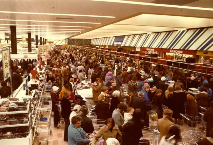 Photograph of interior of Washington Savacentre at the checkouts