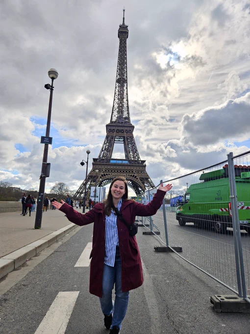 Una standing in front of Eiffel Tower