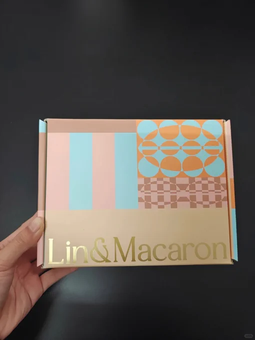 mailer box with foil stamping
