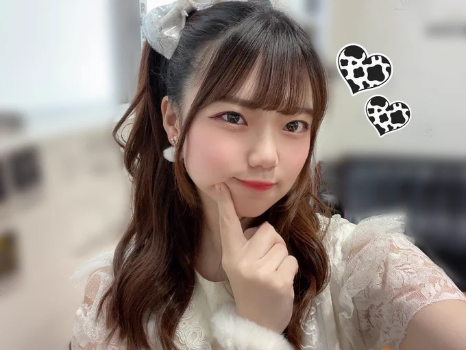 ♡セトリ♡

CANDYS STORY
Revenge!!!!!!!
color chart
Shining days

┈┈┈┈┈┈┈┈┈┈


髪型はアイドルヘア～(って呼んでる)🍎
一昨年の9月ぶりにやってみたよ₍ᐢ‥ᐢ₎ ♡
この髪飾りのリボンは友達がプレゼントしてくれたものなんだけど、
1点ものなんだって！！わたしだけのもの！！！✨️


今日で周年ライブ前のたくさんのブッキングライブ祭り終わった～
2人とか3人とかいつも人数変わるけど
みんな会える時に会いに来てくれてありがとう～‪(；；)
揃ったのが見てみたい！って声が多くてうれしいです₍ᐢ‥ᐢ₎ ♡


たくさんライブあって、髪型考えるのが楽しかったな。
いつもみんな髪型褒めてくれてありがとう🥺
初期衣装だったり白衣装だったりデニム衣装だったり…
もうこの衣装たちもそろそろ見れなくなっちゃいますね(；；)
白のりねもデニムのりねもどっちも最強にかわいいでした！
次のりねもお楽しみに👗🪄⌒♡｡．


次は4/6ー！会えるのを楽しみにしています！またね！