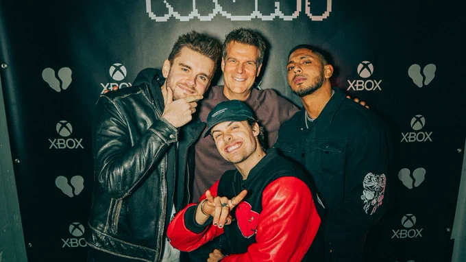 A picture of BennyCentral, Herman Tømmeraas and Sean Sagar at GAME NIGHT: Stockholm infront of the photo wall.
