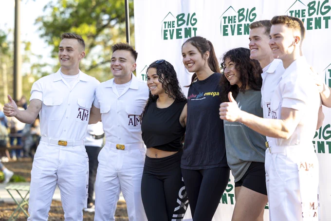 Students closing with the yell leaders at the big event kickoff